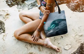 Beautiful ocean wave tote bag.